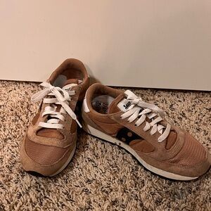 Saucony Retro Sneakers 7.5